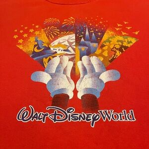 1990s Vintage Walt Disney World T-Shirt XL Red Mickey Hands Castle Fireworks